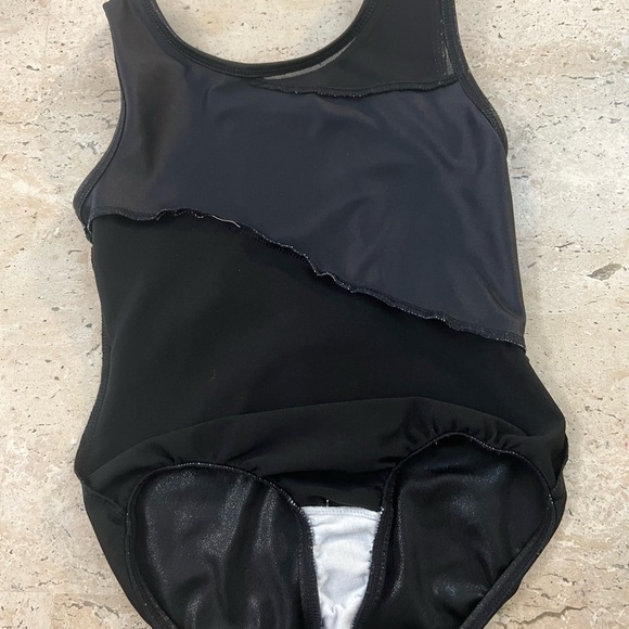 More Than Magic Girl’s Dance Leotard Size Small (6) - Picture 5 of 7